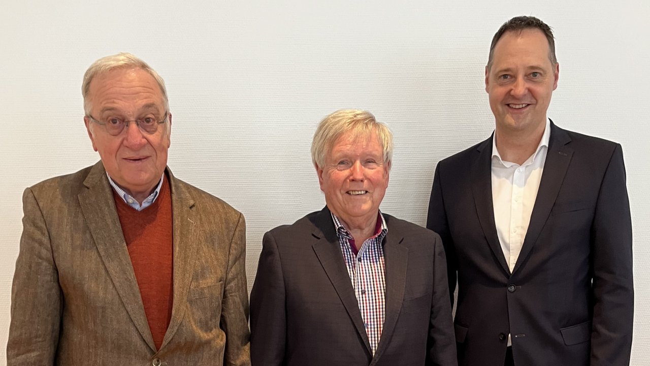 Tonis Rüsche, Peter Maiworm und Bürgermeister Peter Weber (v.l.) von privat