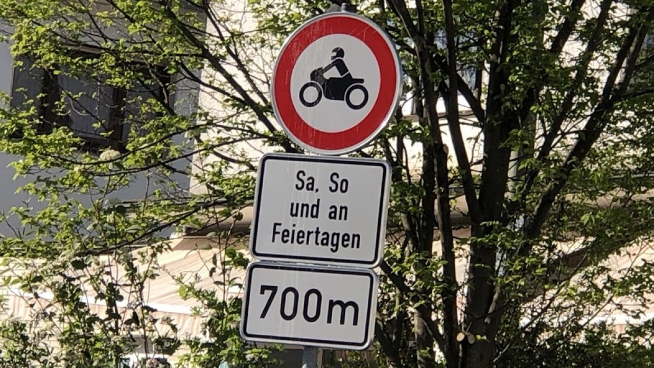 Der Lenscheid zwischen Rönkhausen und Sundern ist ab April an Wochenenden und Feiertagen wieder für Motorradfahrer gesperrt. von Nicole Voss