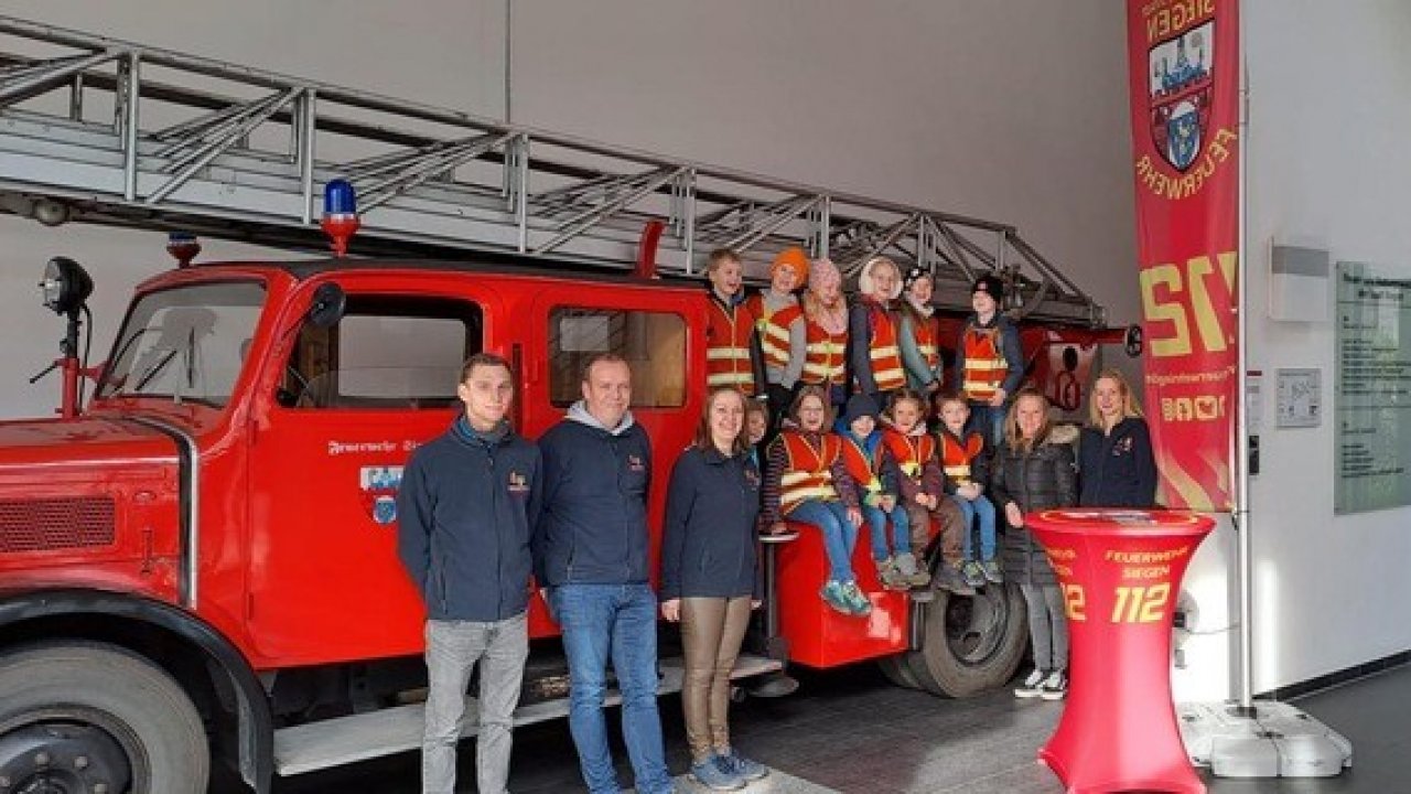 Die LöschKids aus Brachthausen besuchten die Feuer- und Rettungswache in Siegen von privat
