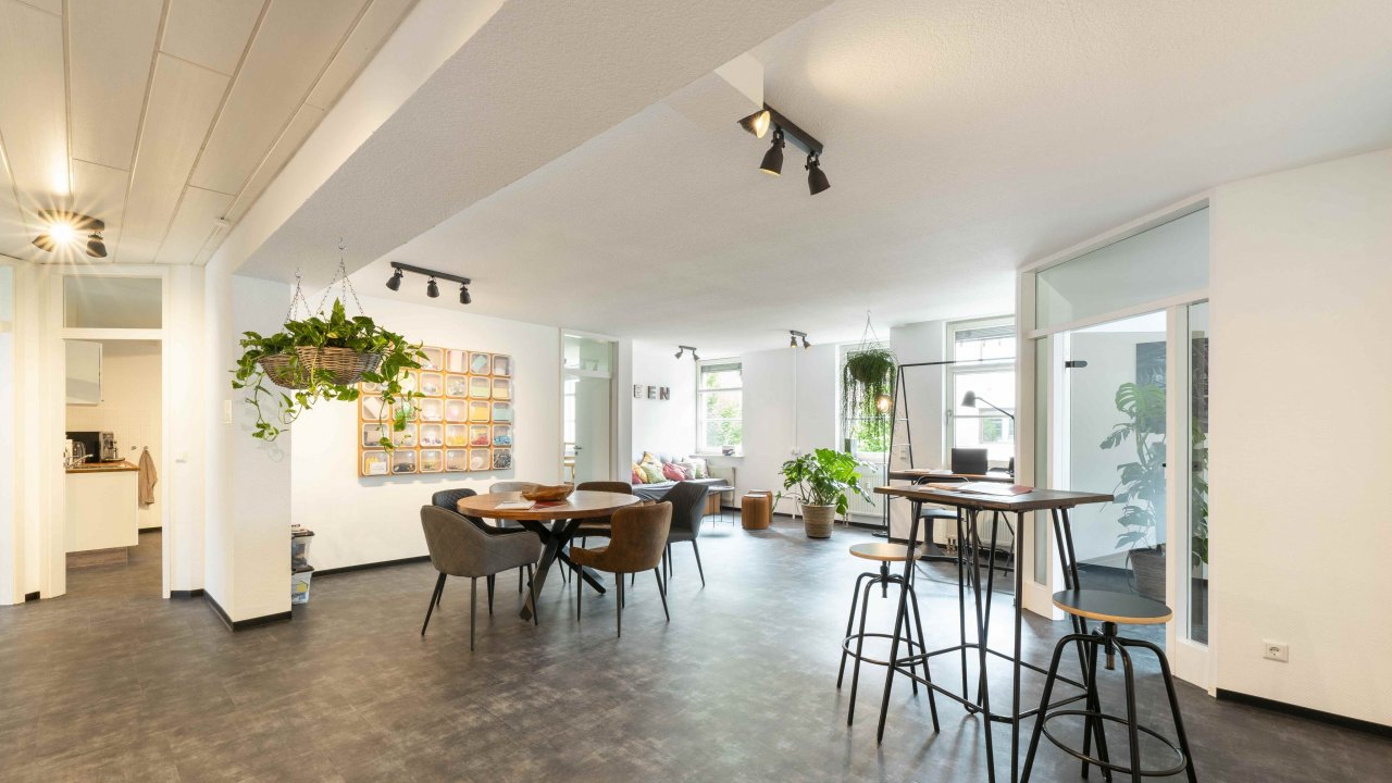 Im Raum der Ideen in Altenhundem findet erstmals ein Frühstück für Unternehmerinnen und Gründerinnen statt. Neben Networking und Austausch steht ein Vortrag auf dem Programm. von Raum der Ideen