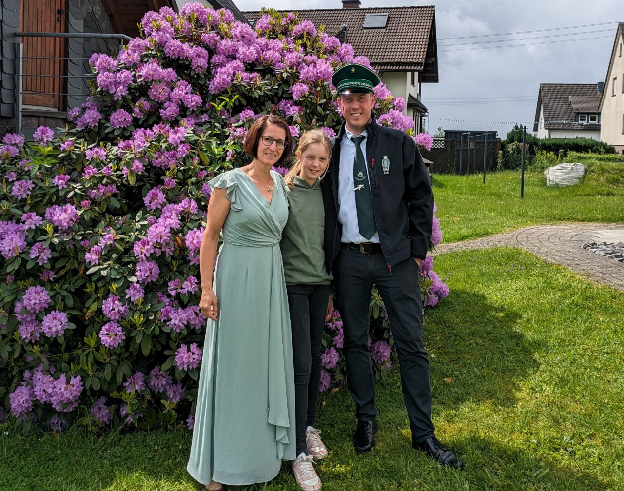 Das Bezirkskönigspaar Florian Schmidt und Ines Siebenmorgen-Schmidt mit Tochter Laura. von privat