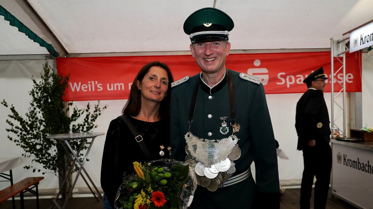 Georg Scheiwe und Monika Vogt regieren erneut die Thieringhauser Schützen. von Thomas Fiebiger