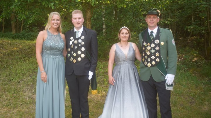 Jungschützenkönigspaar Matthias Müller und Anna Maria Dierig sowie Königspaar Fabian und Mandy...