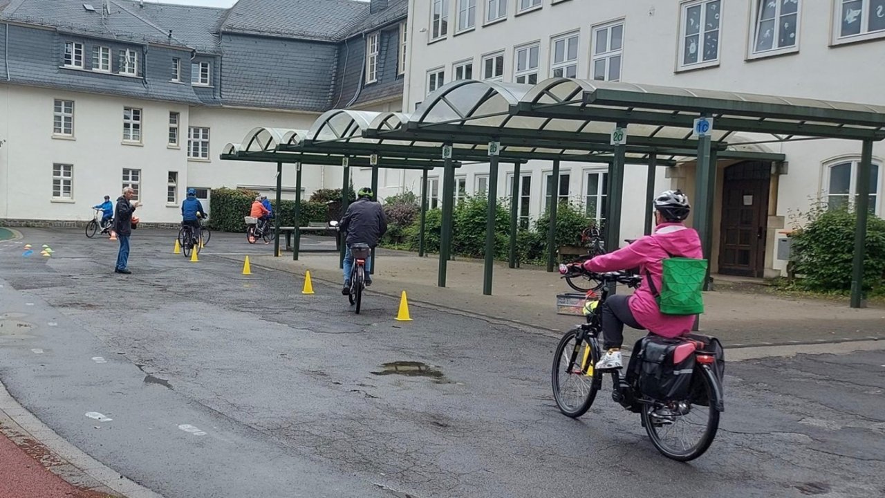 Die Kreisverkehrswacht Olpe bietet wieder Trainings für E-Bike- und Pedelec-Fahrer an. von privat