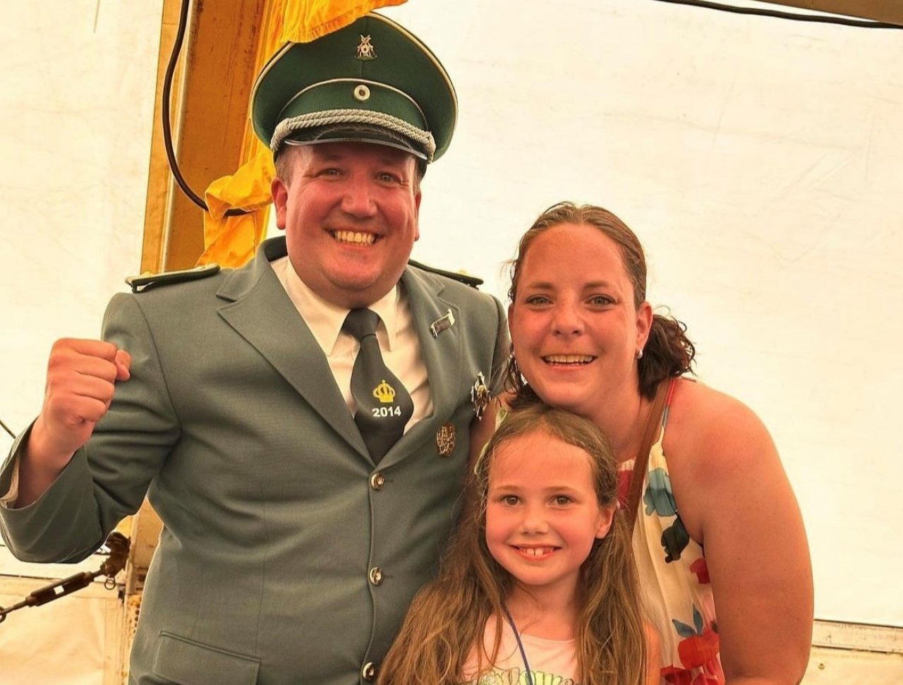 Das Kaiserpaar Dennis und Tina Burghaus mit Tochter Lia von privat