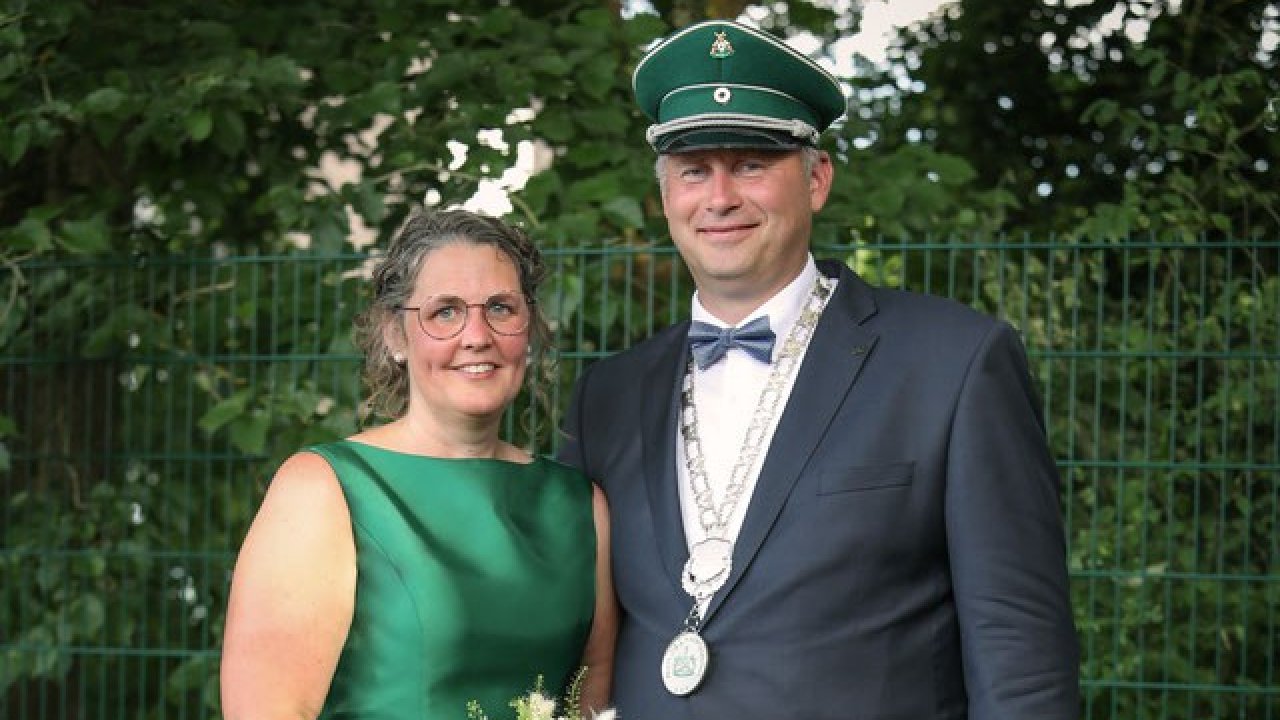 Das scheidende Schützenkönigspaar Benjamin und Bianca Hacke. von privat