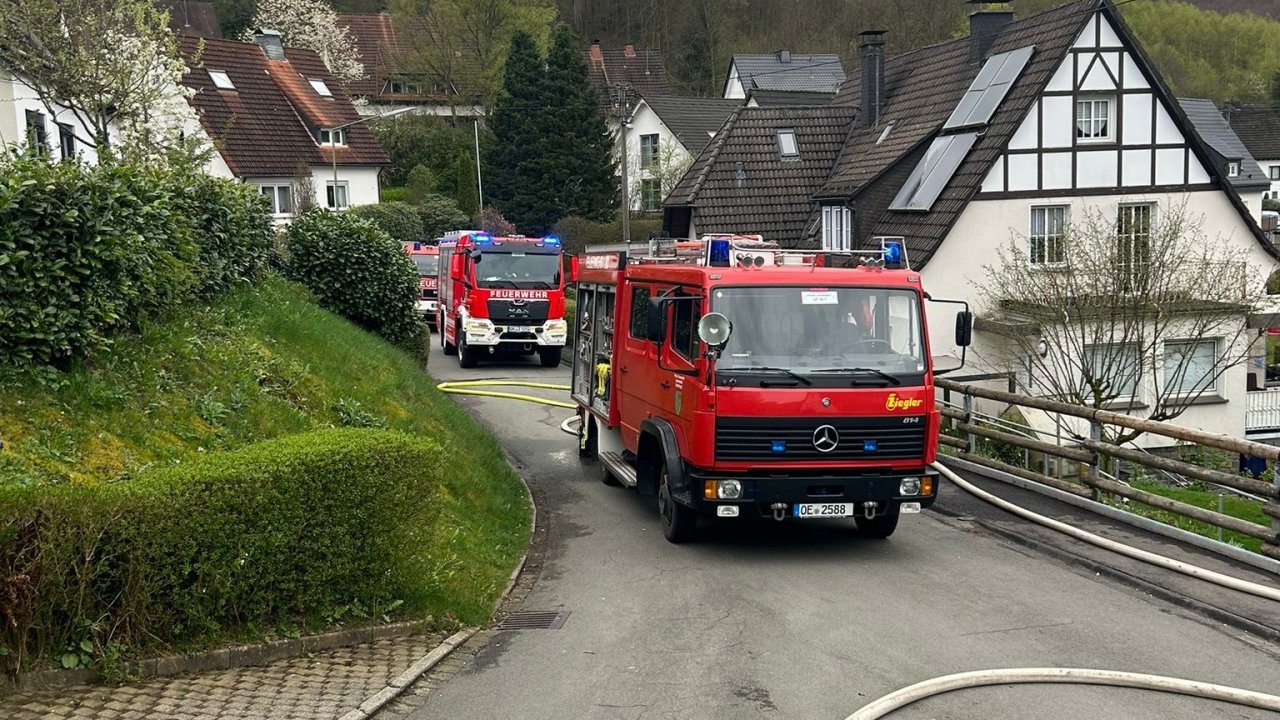 Zu einem Kellerbrand wurde die Feuerwehr Lennestadt jetzt an die Grundschule in Bilstein alarmiert. von Feuerwehr Lennestadt