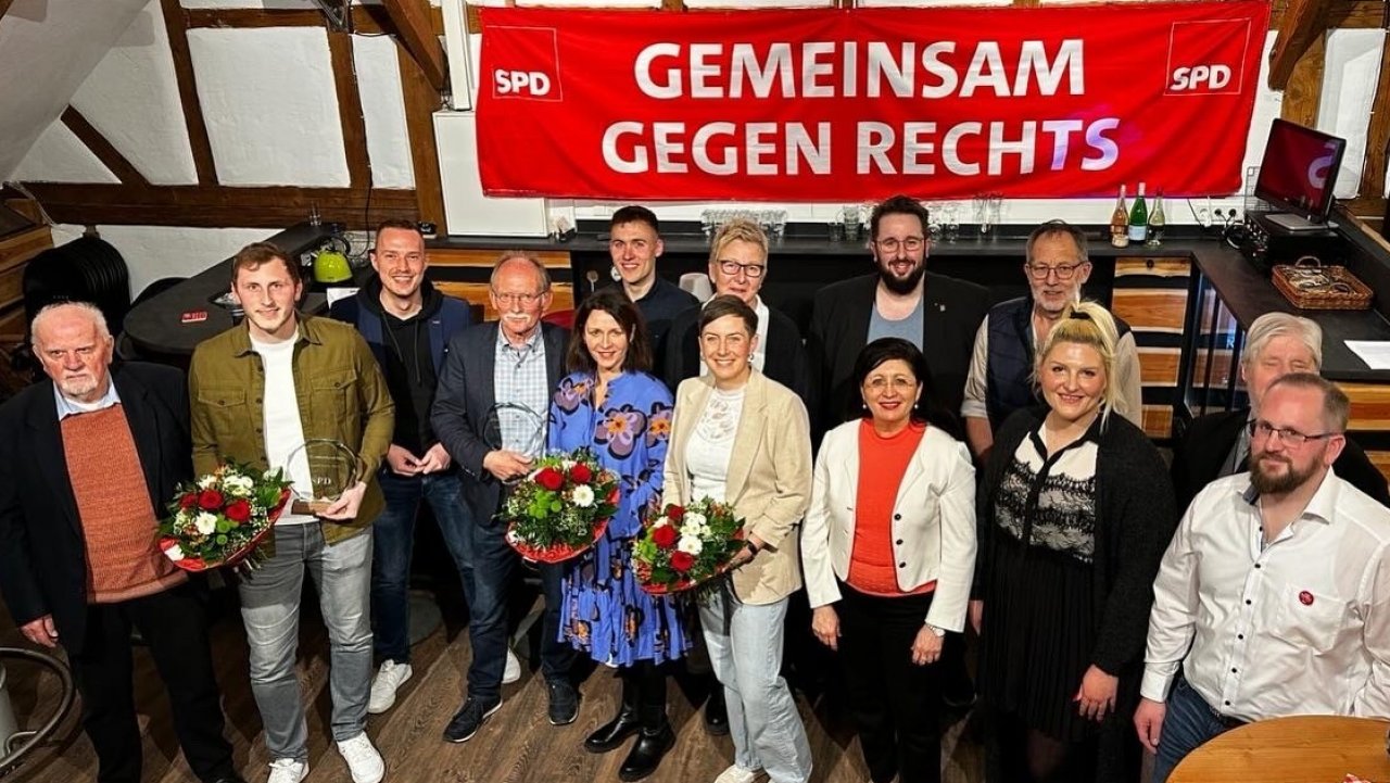Der SPD-Ehrenamtspreis ging in diesem Jahr an den Bürgerverein Kirchhundem, die Taverne1313 in Rahrbach und die Dorfgemeinschaft Heimicke (Drolshagen). von SPD Kirchhundem
