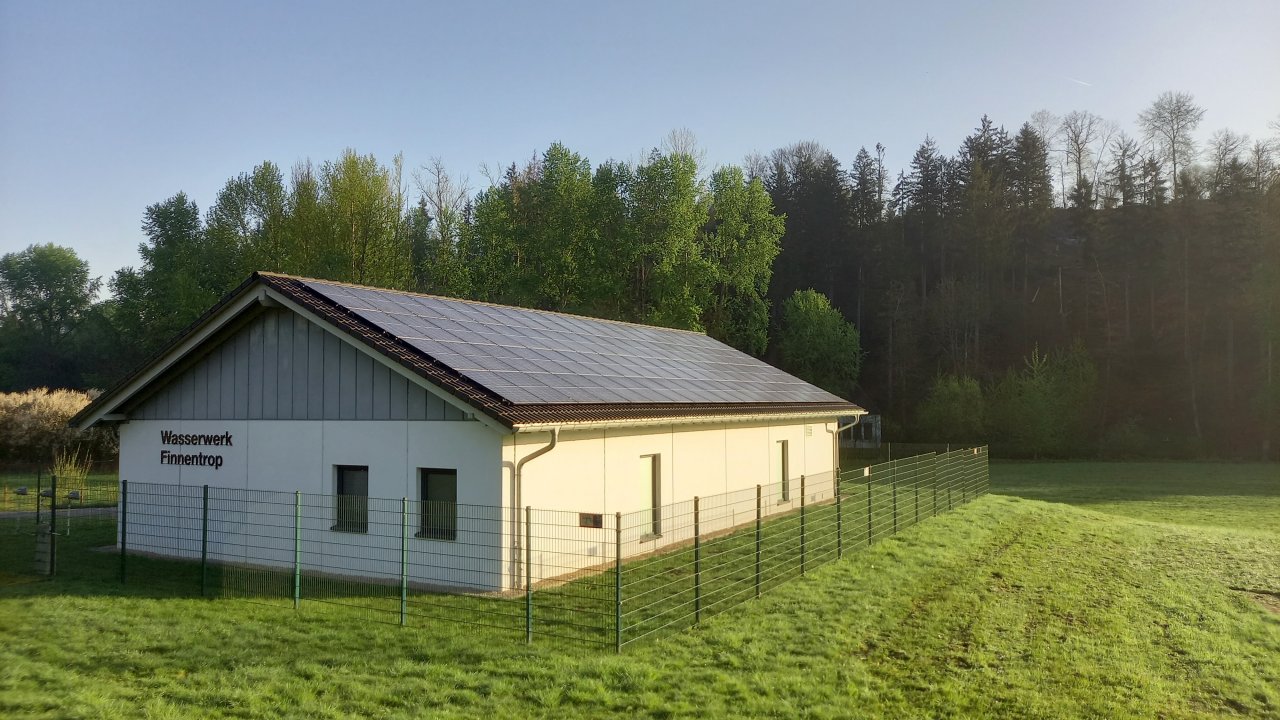 Die Photovoltaikanlage wurde auf dem Dach des Wasserwerks Finnentrop installiert. von privat