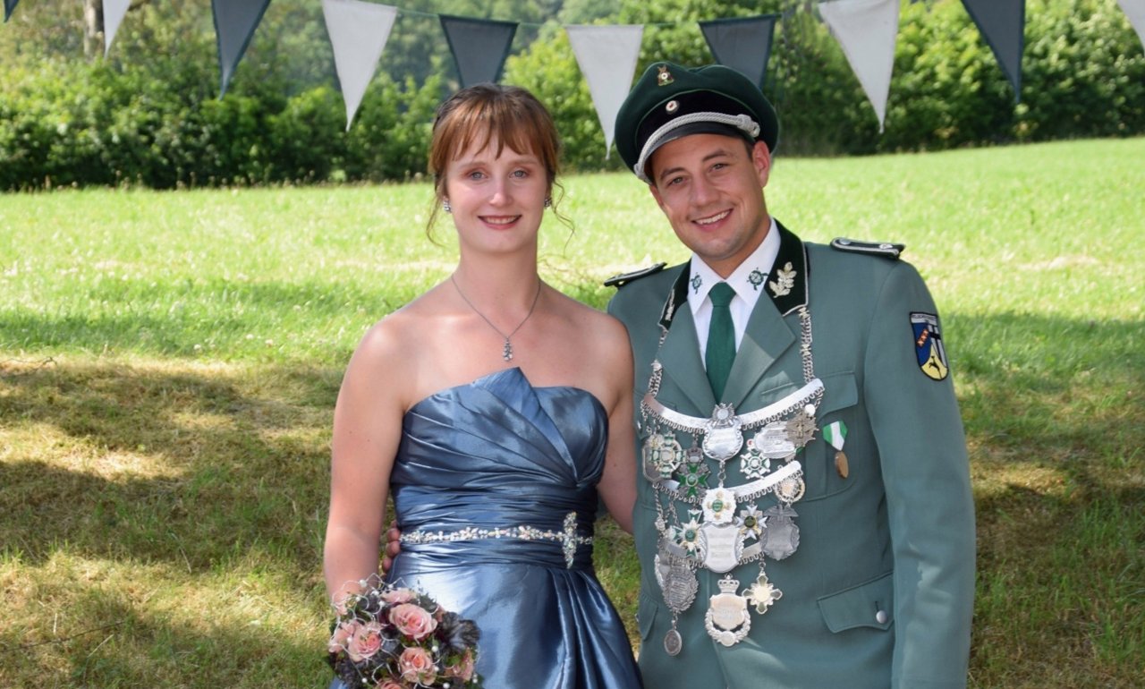 Das amtierende Schützenkönigspaar in Welschen Ennest: Daniel Freismuth und Katharina Schuppert von privat