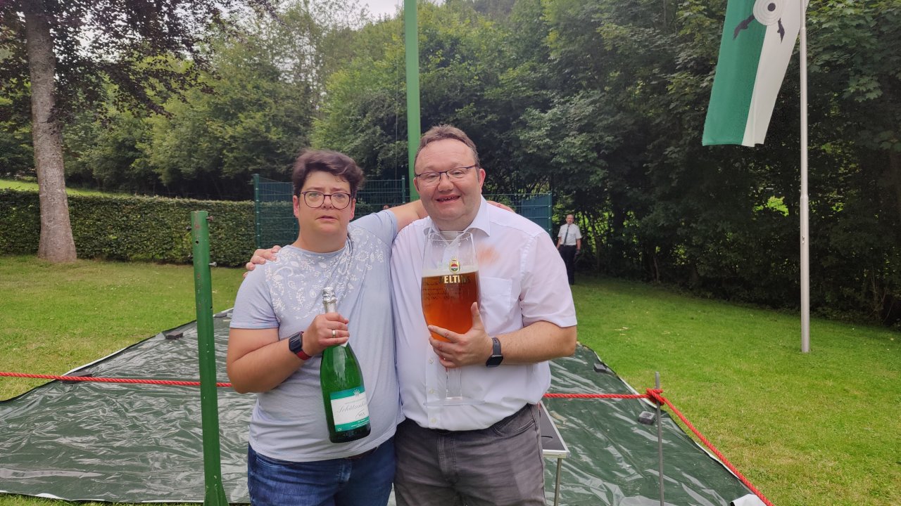 Das Heldener Königspaar Peter und Andrea Rüenauver. von Nico Heuel Rodriguez