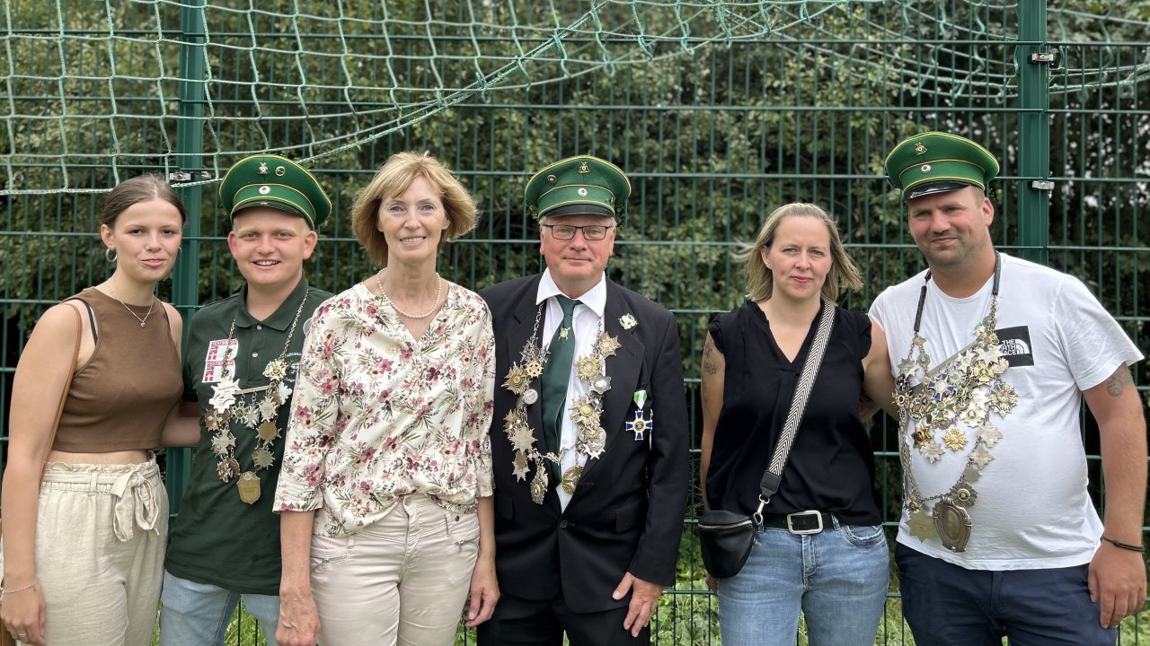 Die neuen Regentenpaare in Brachthausen. von Marius Hüttmann