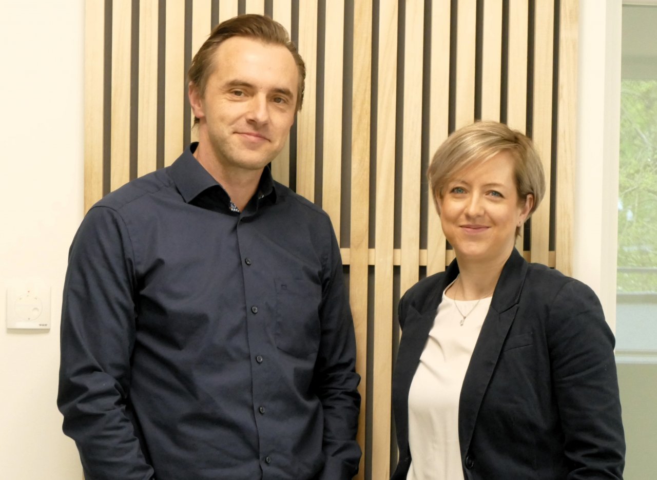 Michael Surmiak und Jennifer Schinner - Immobilienverwalter bei Frischholz & Cie. GmbH am Standort Olpe. von Claudia Wichtmann