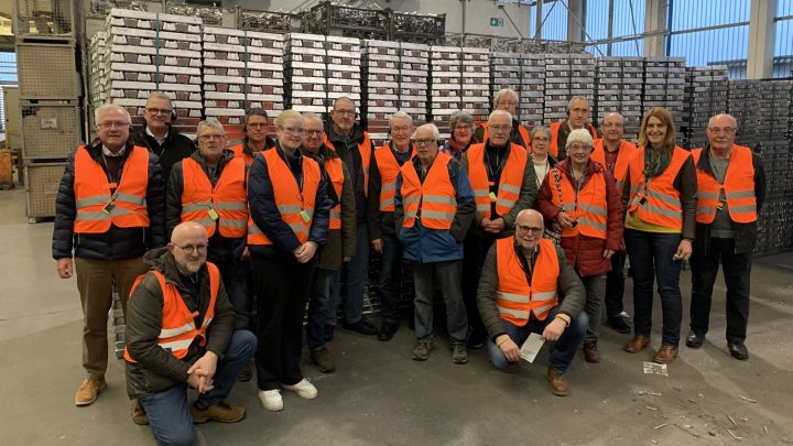 Mitglieder des Heimatvereins Drolshagen bei der Besichtigung des Werks II der Metallgießerei Ohm &...