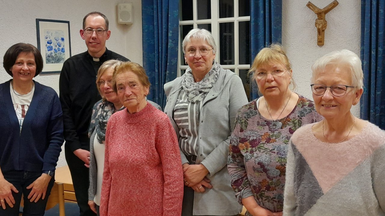 Von links: Mechthild Tilke, Pfr. Krischer, Hiltrud Schnieder, Wilfriede Tilke, Ulla Sondermann, Martina Rüsche und Waltraud Meier. von privat