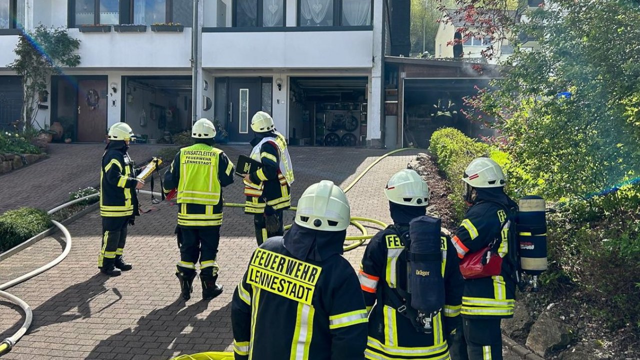 Garagenbrand in Grevenbrück - Wohnung durch Brandrauch unbewohnbar