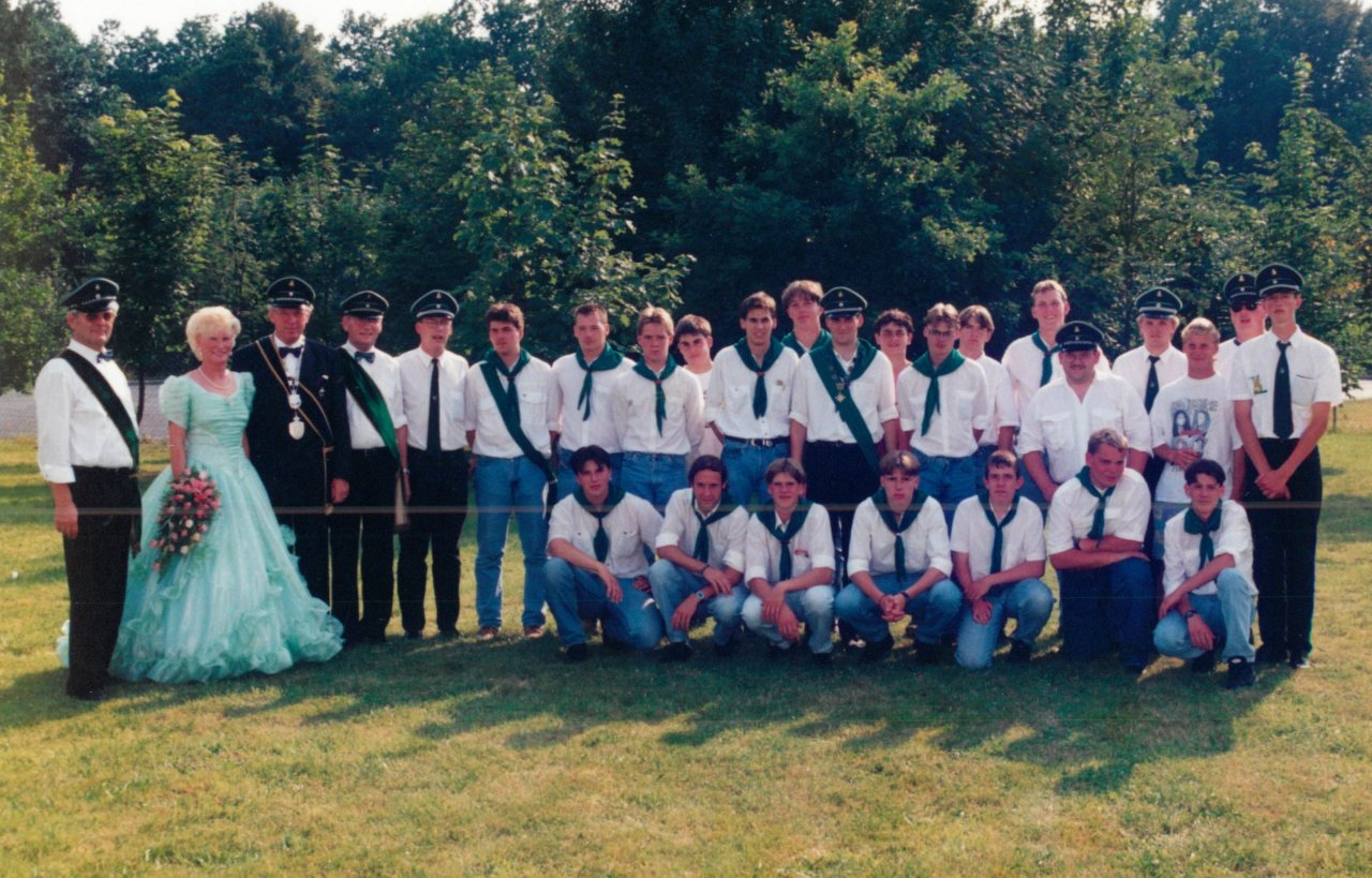 Ein Foto der Jungschützen-Abteilung aus dem Jahr 1995. von privat