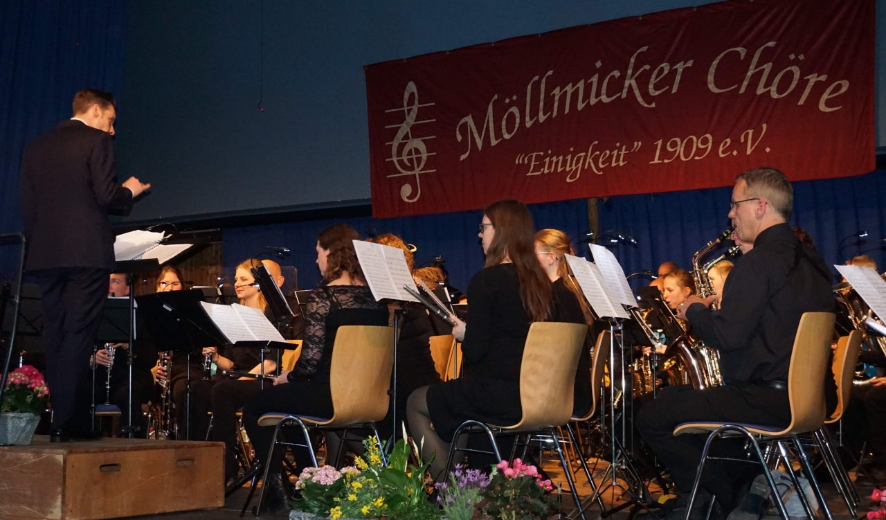 Die Muzikvereniging St. Cecilia Oerle unter der Leitung von Johan Smeulders verzauberte die Besucher mit wunderbaren Melodien und hochklassigem Repertoire. von Joachim Jung