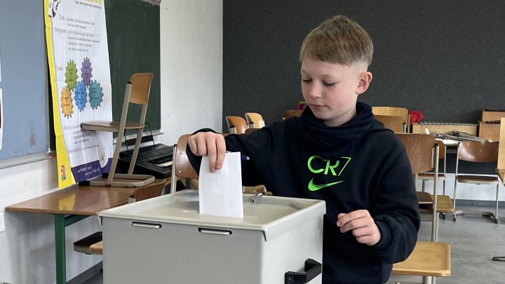 Wählen wie die Großen: Wahltag an der St. Agatha-Schule