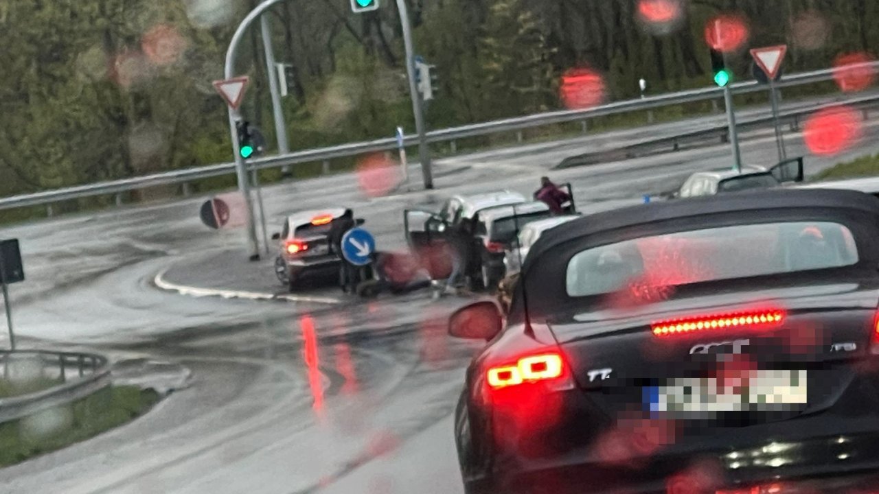 Einsatz an Autobahnabfahrt Olpe: Polizei stoppt Mercedes