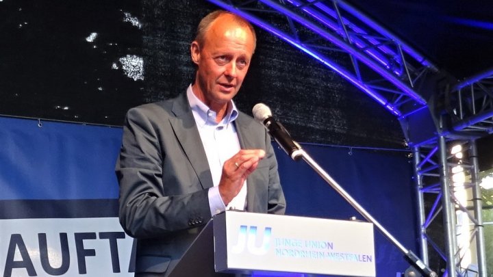 Friedrich Merz bei einem Wahlkampfauftritt im Sommer 2021 auf dem Olper Schützenplatz.
