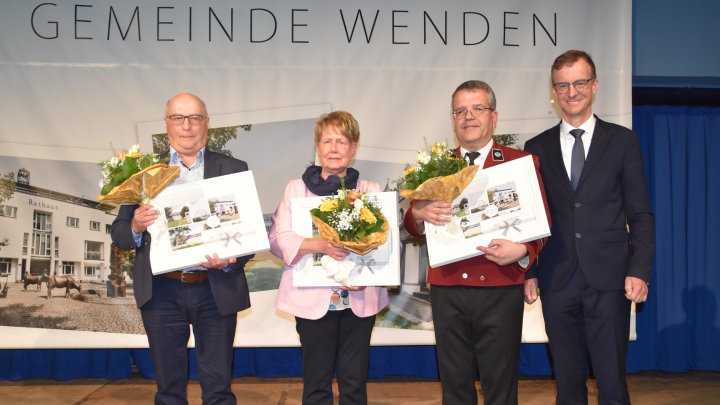 Mit dem Bürgerpreis 2023 zeichnete Bürgermeister Bernd Clemens Reimund Halbe, Christa Grünewald...