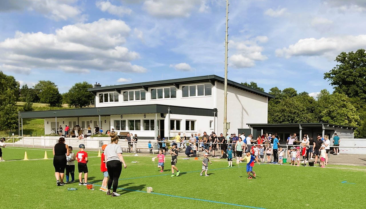 Bei strahlendem Sonnenschein hat das Kibaz-Familiensportfest des Familienzentrums „Zwergenland“ Ostentrop-Schönholthausen stattgefunden. von privat
