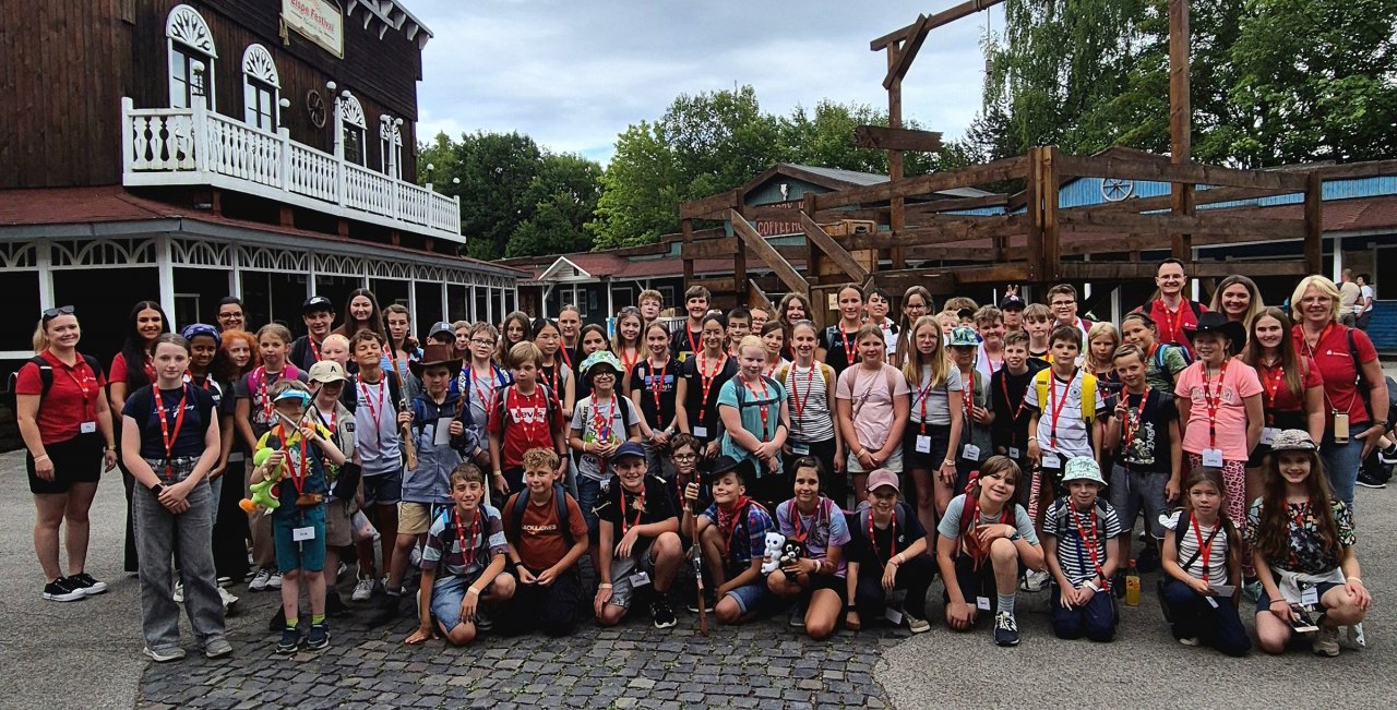 62 Kinder und Jugendliche des KNAX-Klubs bzw. S-Clubs der Sparkasse verbrachten einen erlebnisreichen Tag bei herrlichem Sommerwetter beim „Elspe-Festival“. von Sparkasse ODW