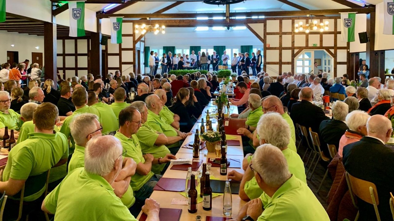 Beim Chorgemeinschaftsfest Frettertal war die Schützenhalle Serkenrode gut gefüllt. von privat