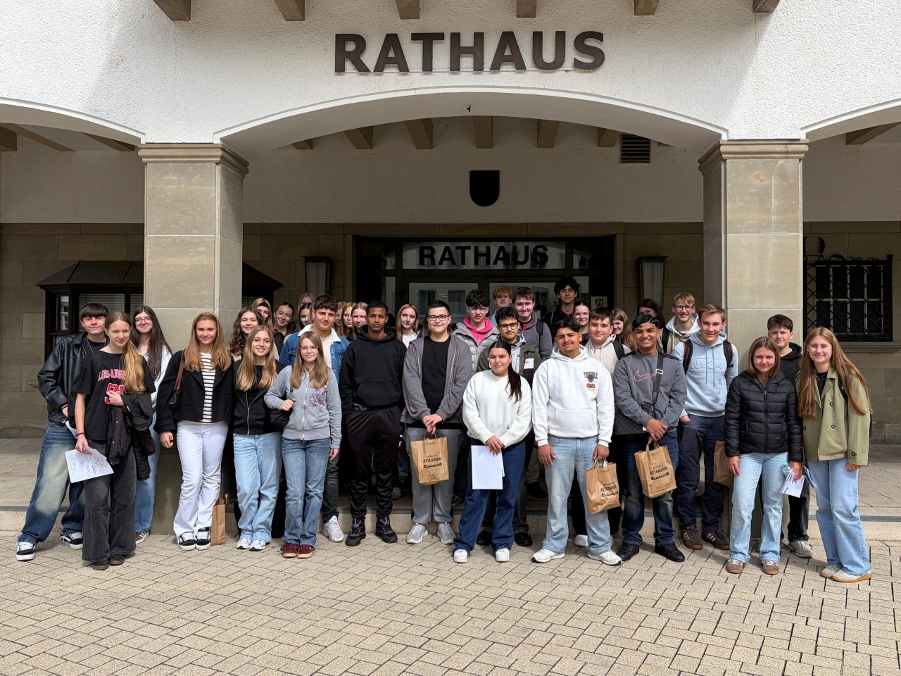 Praxistour 2026 mit großer Beteiligung - 50 Schüler warfen einen Blick hinter die Kulissen verschiedener Attendorner Unternehmen. von Hansestadt Attendorn