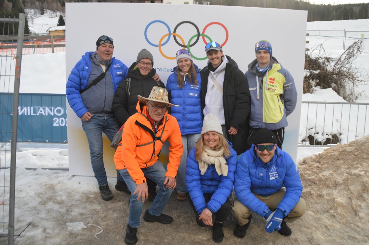 Das Skiteam des TV Attendorn grüßt von den Olympischen Spielen in Tesero. von privat