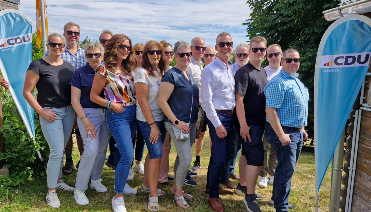 Die CDU Hünsborn feierte ihr Sommerfest auf dem Hof der Familie Schürholz. von CDU Hünsborn