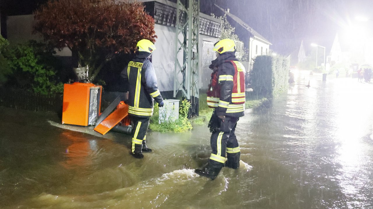 Überflutung in Ottfingen. von Kai Osthoff