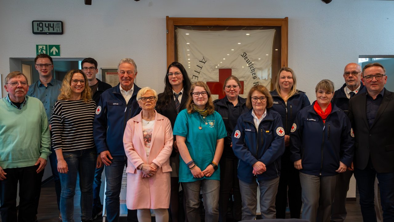 (V.l.): Helmut Kremer, Tim Fischer, Tanja Fiedler, Marcel Busenius, Martin Diller, Ursula Geschwinde, Nadine Wittich, Josephin Zöllner, Kim Kurzawa, Gerda Struwe, Vanessa Maßing, Corinna Steinrode, Herbert Keseberg und Torsten Tillmann. von privat