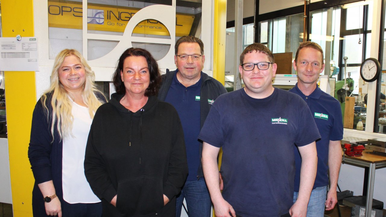 Gemeinsam eine berufliche Perspektive schaffen und „Arbeit möglich machen“: Anna Schöpf, Kerstin Cremer (Abteilung eXtern der Werthmann-Werkstätten), Willi Schäfer, Fabian Hecker und Abteilungsleiter Steffen Brinkschulte (v.l.). von Caritas-Verband