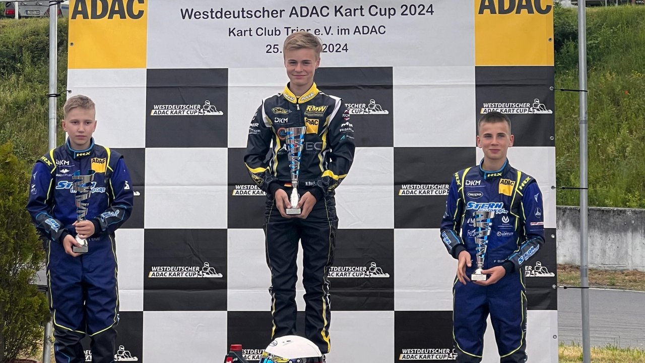 Noah Beckmann (Mitte) feierte auf der Kartbahn in Liedolsheim/Bad Württemberg beim Westdeutschen ADAC Kart Cup einen Doppelsieg. von privat