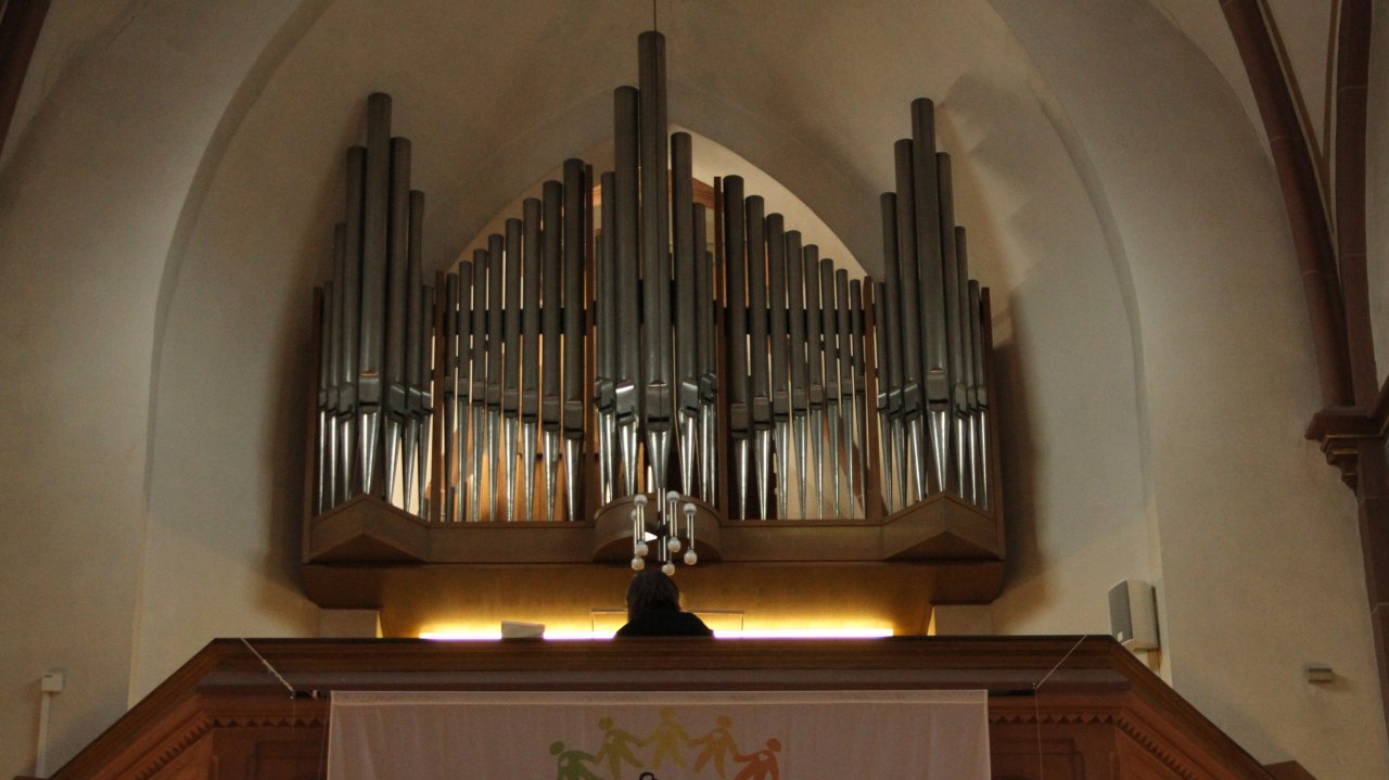 Dr. Gabriel Isenberg konzertiert am Sonntag, 9. Juni, an der renovierten Stockmann-Orgel in der Meggener Kirche. von Kerstin Sauer