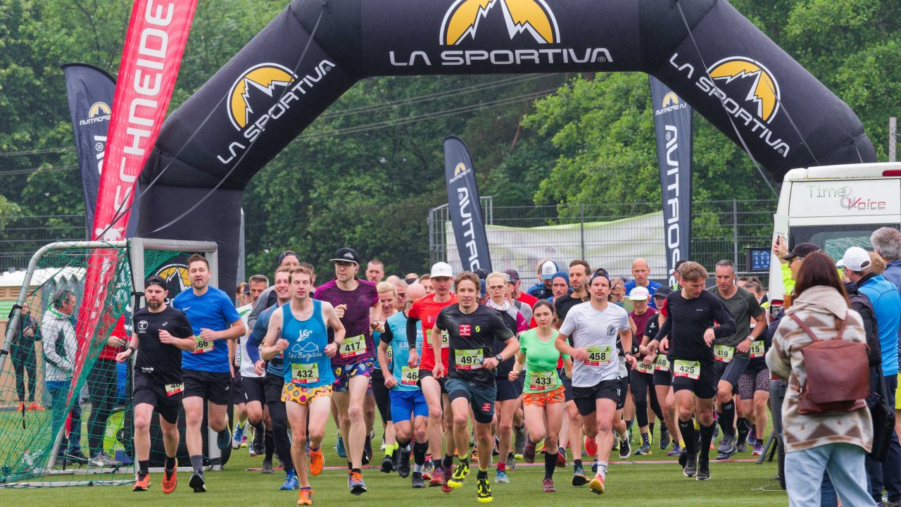 Der La Sportiva Sauerland Trail Run startete erstmals in Halberbracht. von Matthias Winkel/ Dr. Uwe Silberberg