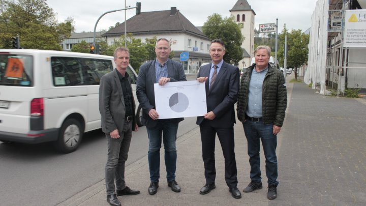 Nahmen zur IHK-Blitzumfrage Stellung (von links): Bürgermeister Bernd Clemens, Ortsvorsteher...