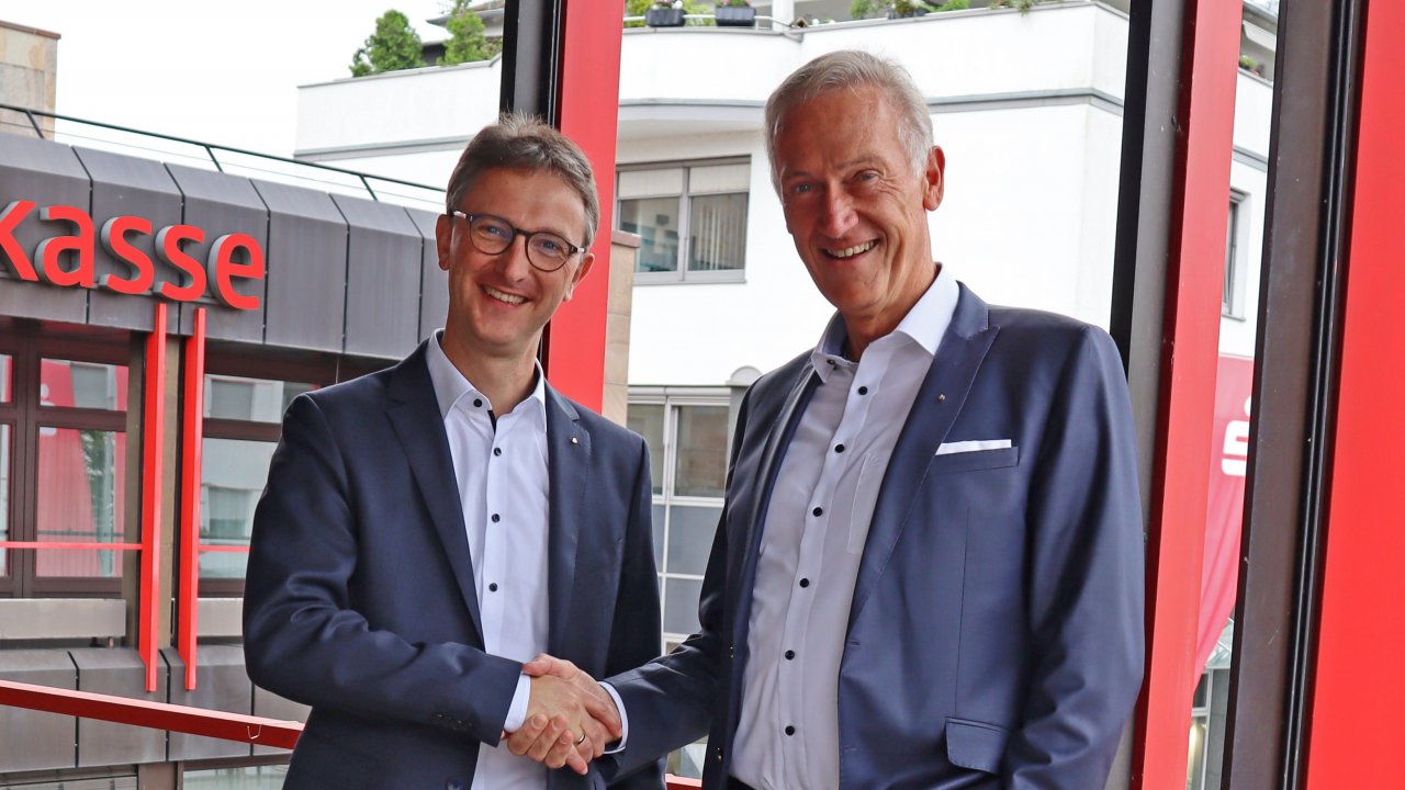 Der scheidende Vorstandsvorsitzende Peter Schulte und sein Nachfolger Peter Vogt (l.). von privat