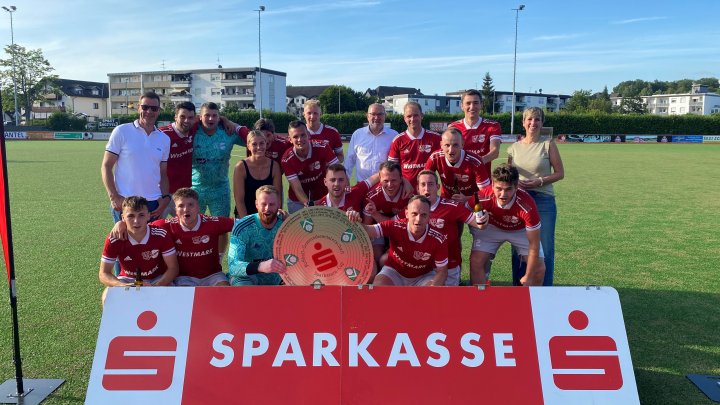 Die SG Serkenrode/Fretter freut sich über den Gewinn des Sparkassen-Cups.