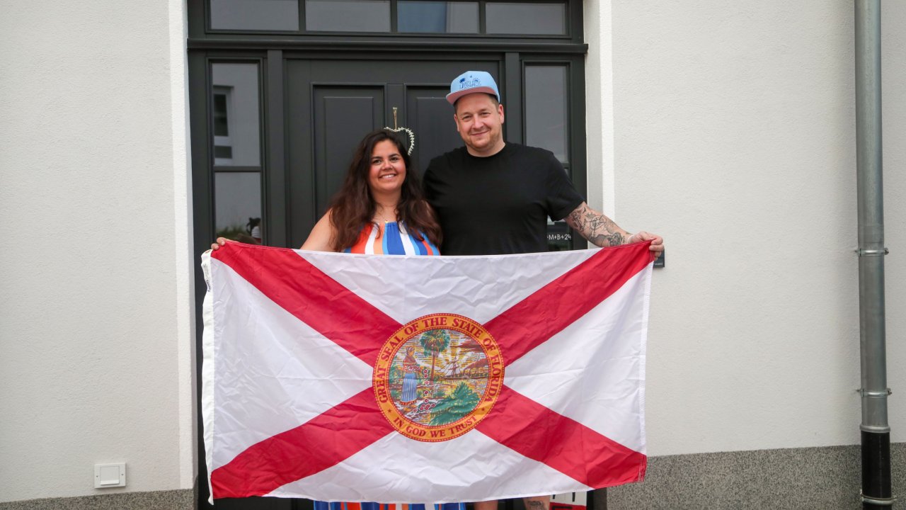 Sarah und Fabian Berwald aus Maumke wandern Ende Juli in die USA aus. Das Haus in Maumke hat das Paar bereits verkauft. von Tine Schmidt