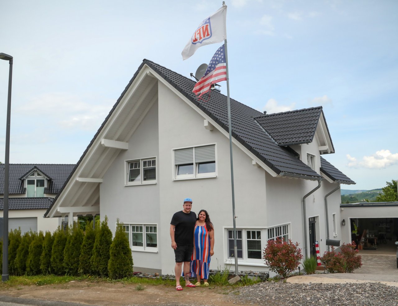 Sarah und Fabian Berwald aus Maumke wandern Ende Juli in die USA aus. Das Haus in Maumke hat das Paar bereits verkauft. von Tine Schmidt