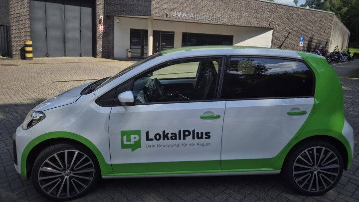 LP-Firmenwagen Loki vor der JVA Attendorn.