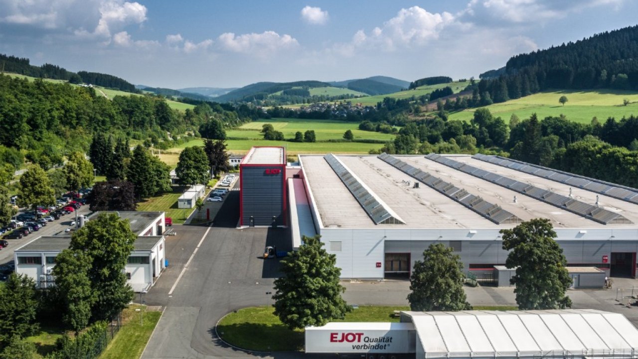 Blick auf das Industriegelände der Firma Ejot. von Südwestfalen Agentur GmbH/Dominik Ketz