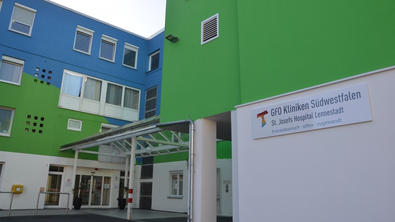 Die Geburtshilfe am Altenhundemer Krankenhaus soll geschlossen werden. Der Rat der Gemeinde Kirchhundem schloss sich der Resolution der Stadt Lennestadt an. In dieser wird der Wunsch geäußert, den Verzicht der Geburtshilfe zurückzuziehen. von GFO Kliniken Südwestfalen