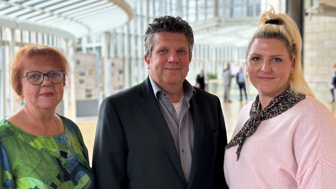 Die SPD-Landtagsabgeordneztemn Imnge Blask, Gordon Dudas und Christin-Marie Stamm (von links). von Philipp Kallweit