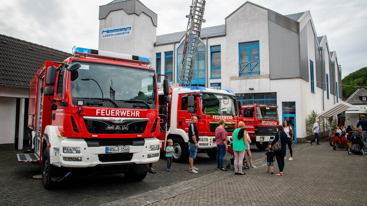 Natürlich können beim Spritzenfest auch die Fahrzeuge der Feuerwehr Bamenohl besichtigt werden. von privat
