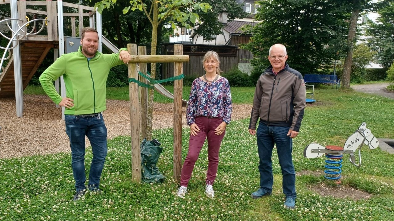 Werben für den richtigen Umgang mit der Natur (von links): Marwin Feldhaus, Conny Lücking und Michael Bette. von Stadt Lennestadt