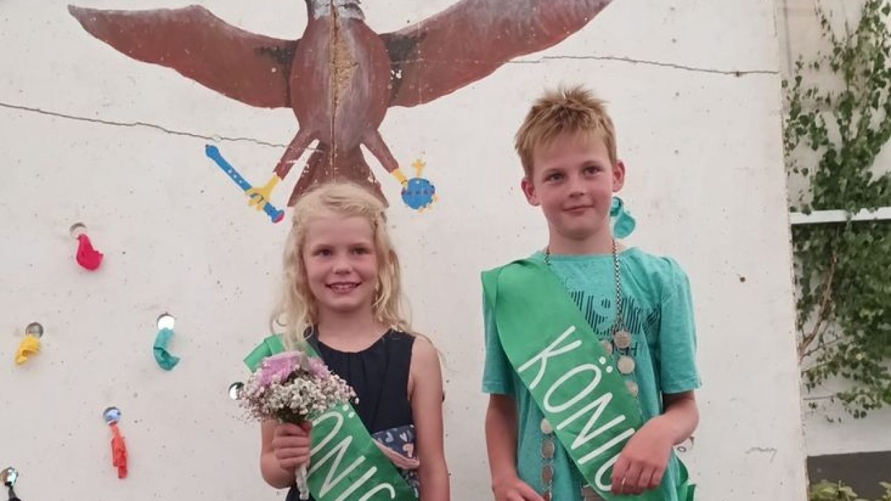 Das Kinderkönigspaar in Schöndelt: Friedrich Schmies und Loni Bille. von privat